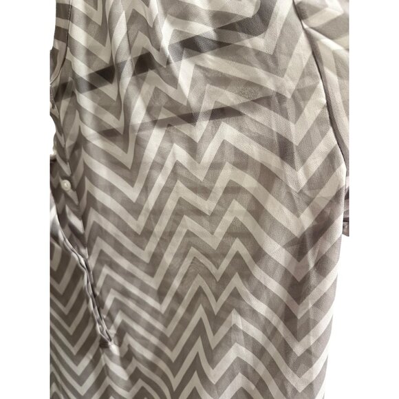 🍒 2/$20 🍒 Gray and White Chevron Striped Long Sleeve V-Neck Blouse sz L - Picture 5 of 7